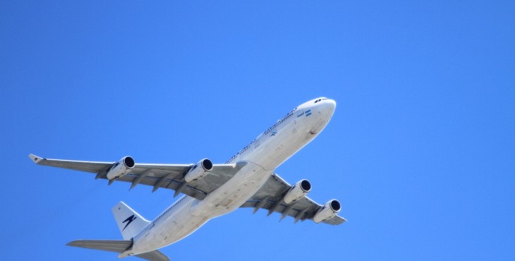 Preço de passagens aéreas cai após regra de bagagem, diz entidade; Governo investiga Passagens aereas e regras da Bagagem