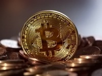 Bitcoin atinge valor histórico de US$ 11 mil e acumula valorização superior a 1000% em 2017