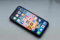 Apple reduzirá produção do iPhone X à metade por baixa demanda, diz site