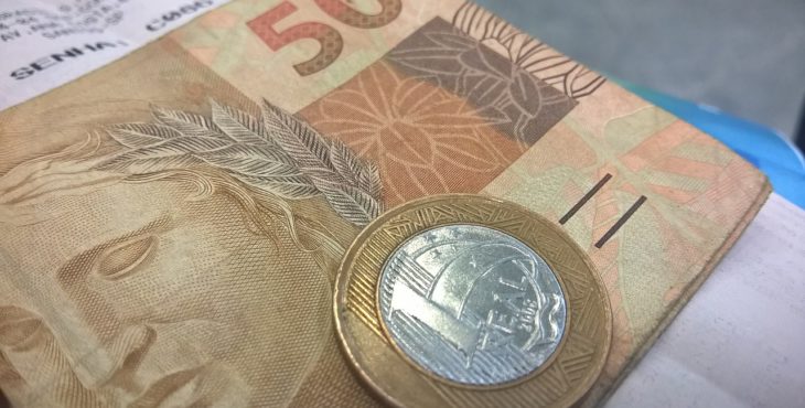 Como cobrar uma dívida de alguém que está lhe devendo?