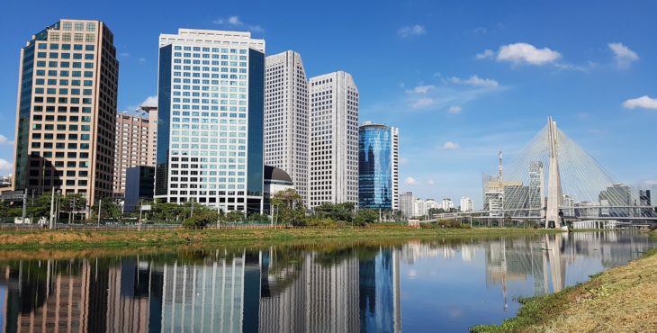 Tônica da semana: Sampa, Oil, Facebook e tamo junto, mano!