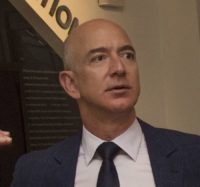 Conheça 6 curiosidades sobre o fundador da Amazon