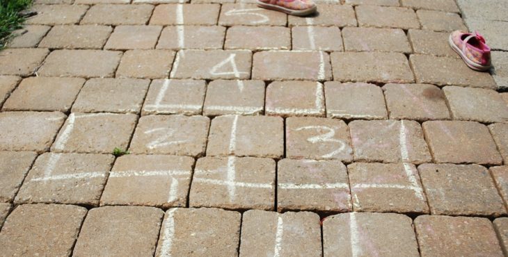 13 brincadeiras baratas e divertidas para os seus filhos