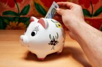 Como poupar dinheiro no dia a dia: 8 formas de economizar!