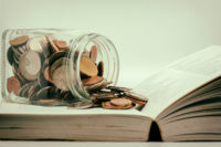 10 Livros sobre finanças para ler em casa