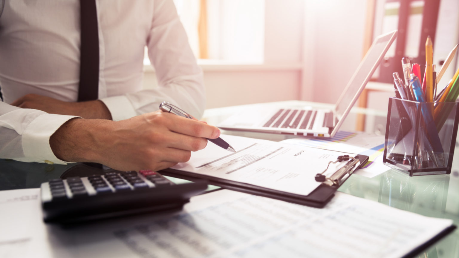 Como preencher um cheque? Confira o passo a passo para não errar!